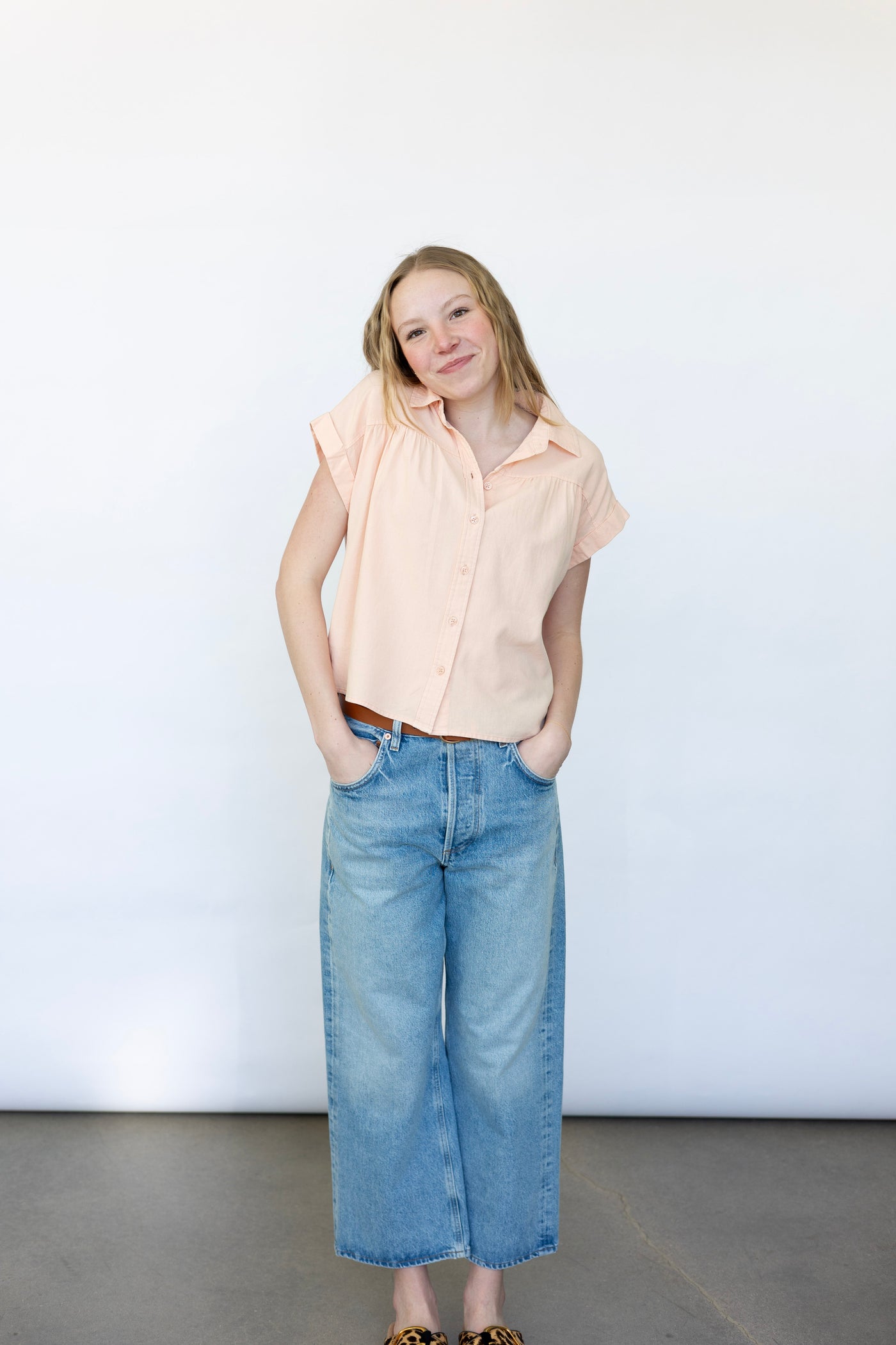 Short sleeve button down for women - pink