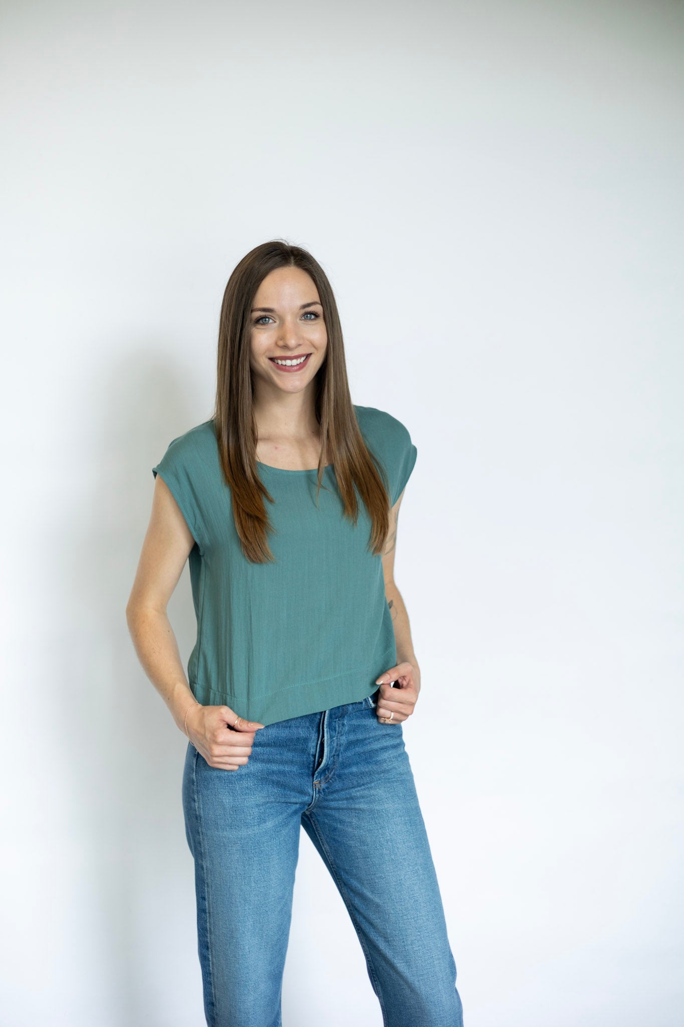 Woven Boxy Top w/ Extended Sleeve and Round Neck