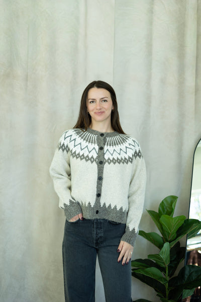 Knitted cardigan with cozy pattern