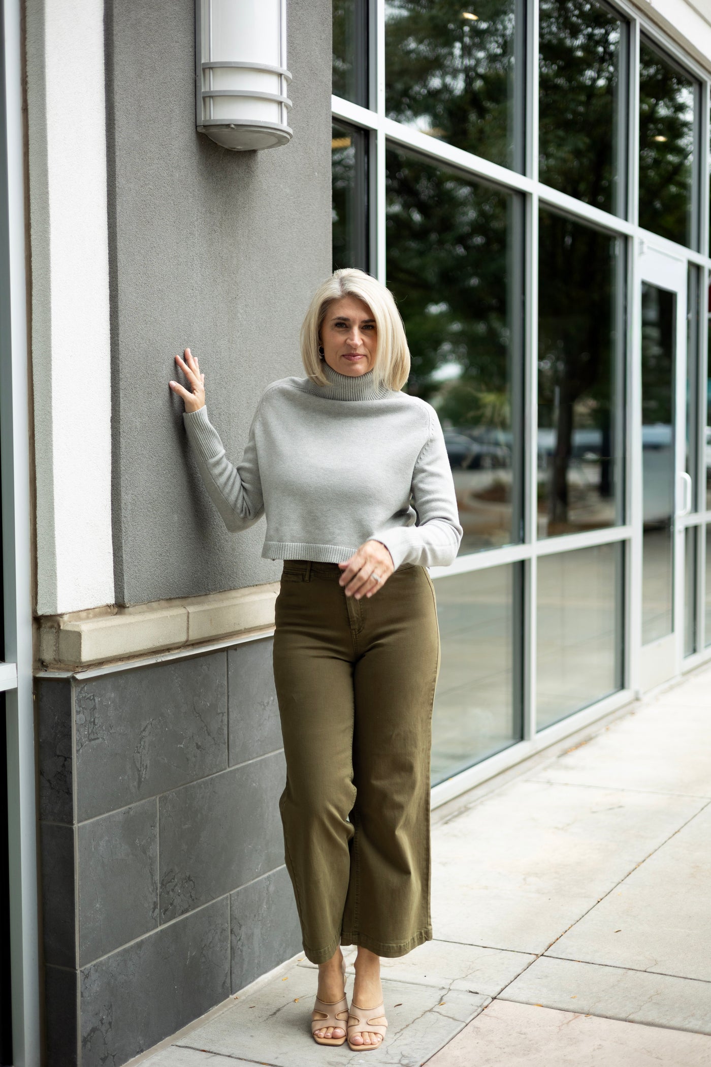 Cropped, grey sweater