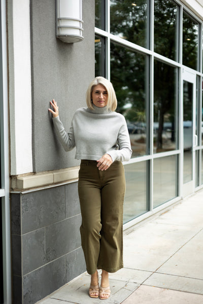 Cropped, grey sweater