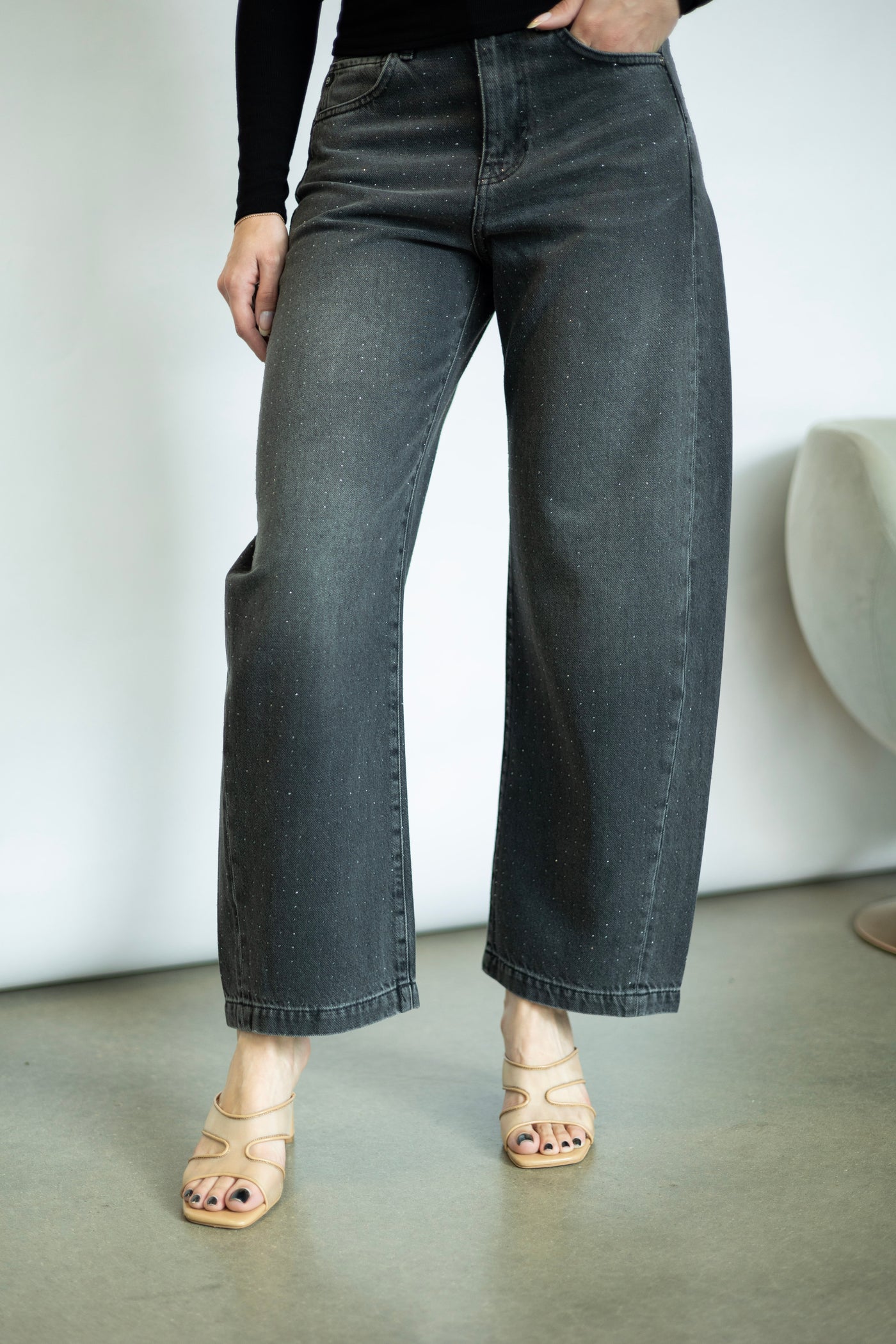 Black barrel jeans with rhinestones