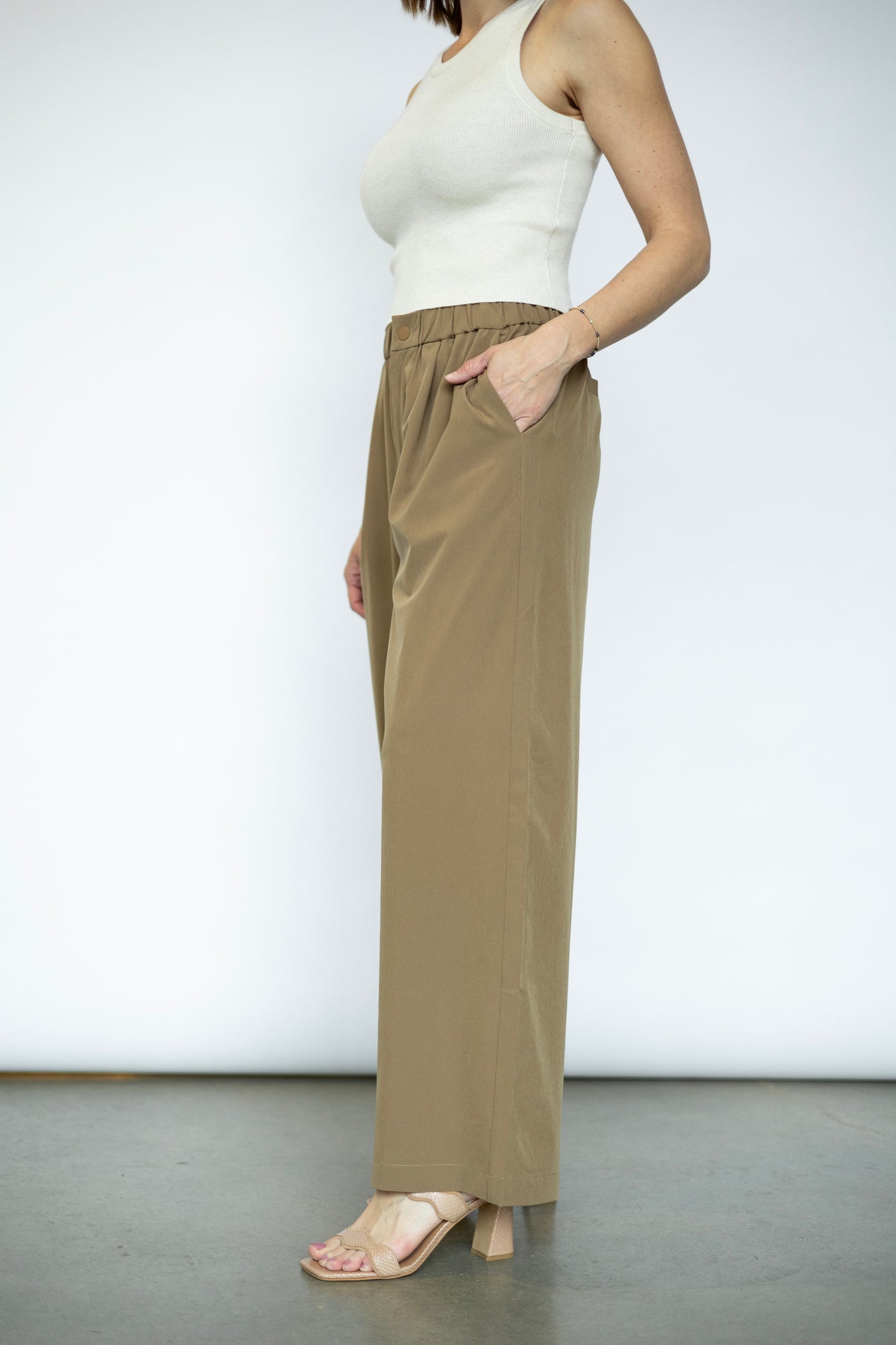 Women's wide leg trousers