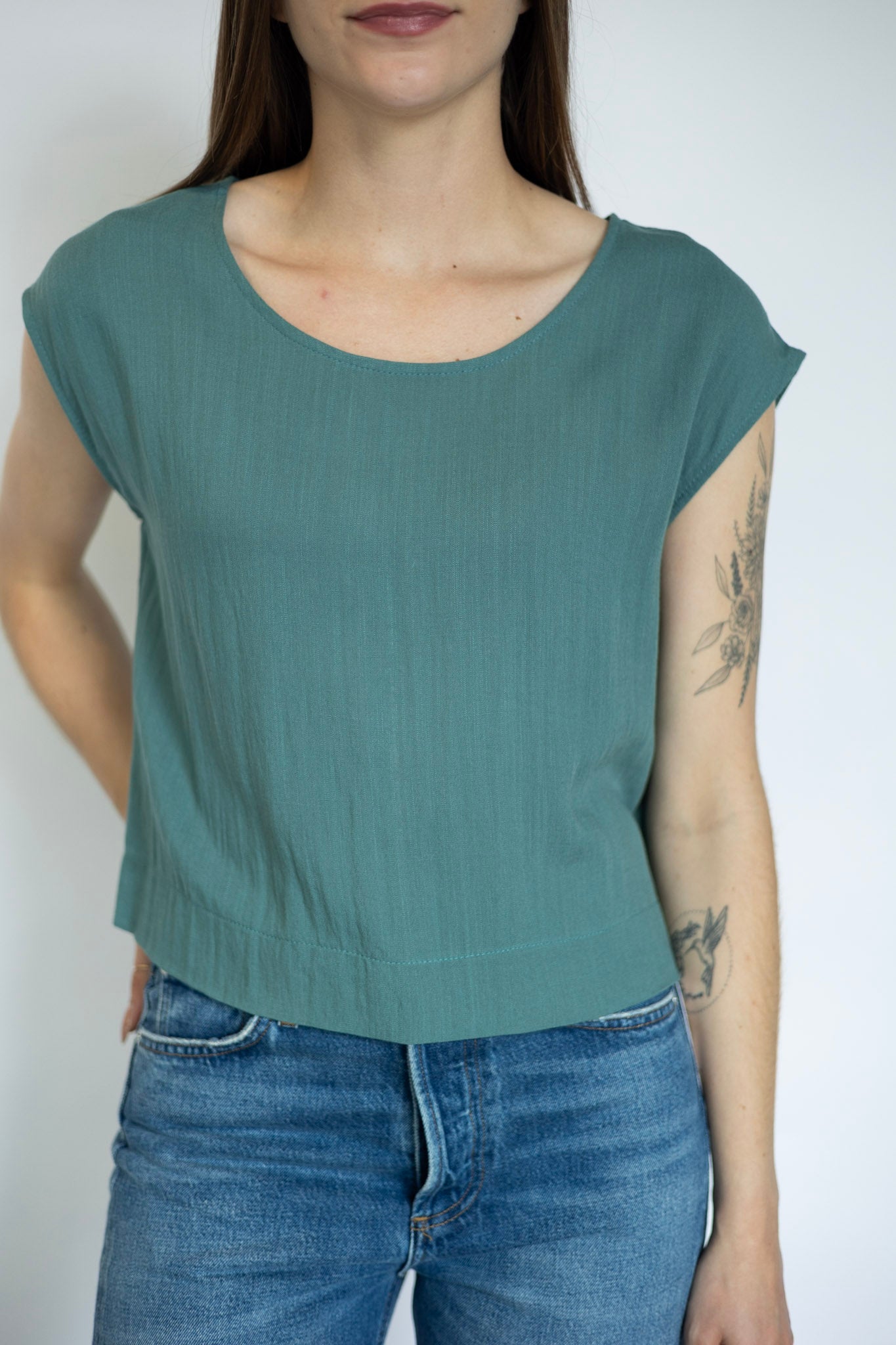 Woven Boxy Top w/ Extended Sleeve and Round Neck