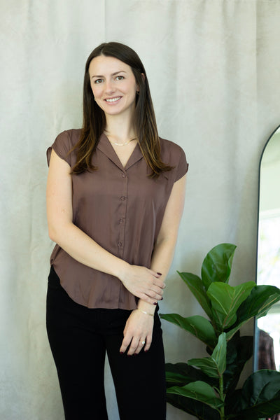 Cap sleeves, button down blouse