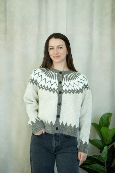 Knitted cardigan with cozy pattern