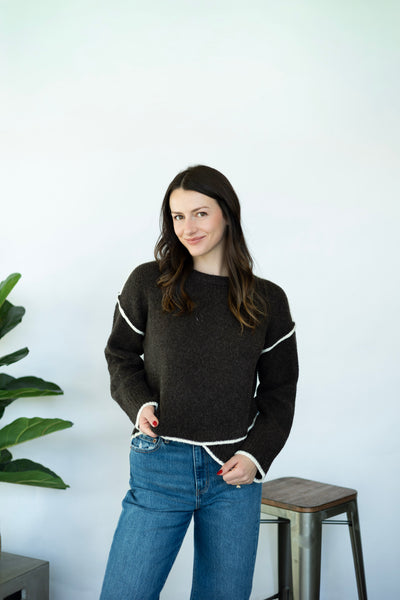 Brown sweater with seam contrast