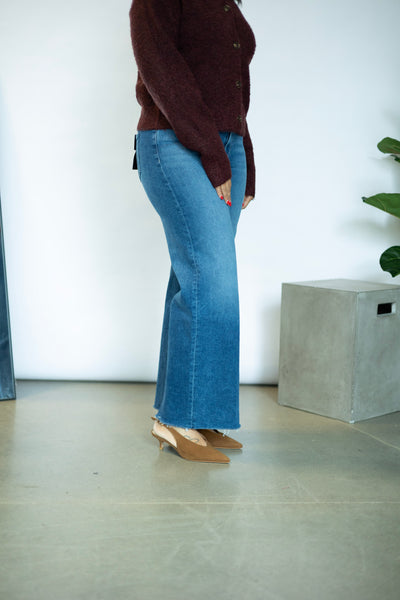 Anessa W/ Raw Hem