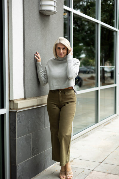 Cropped, grey sweater
