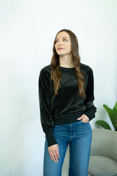 Cozy dark green pullover for women