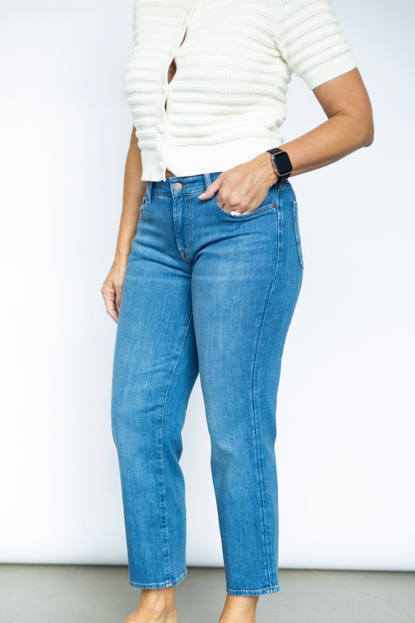 Stretchy, women's straight leg jeans