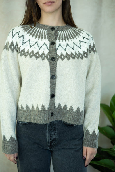 Knitted cardigan with cozy pattern