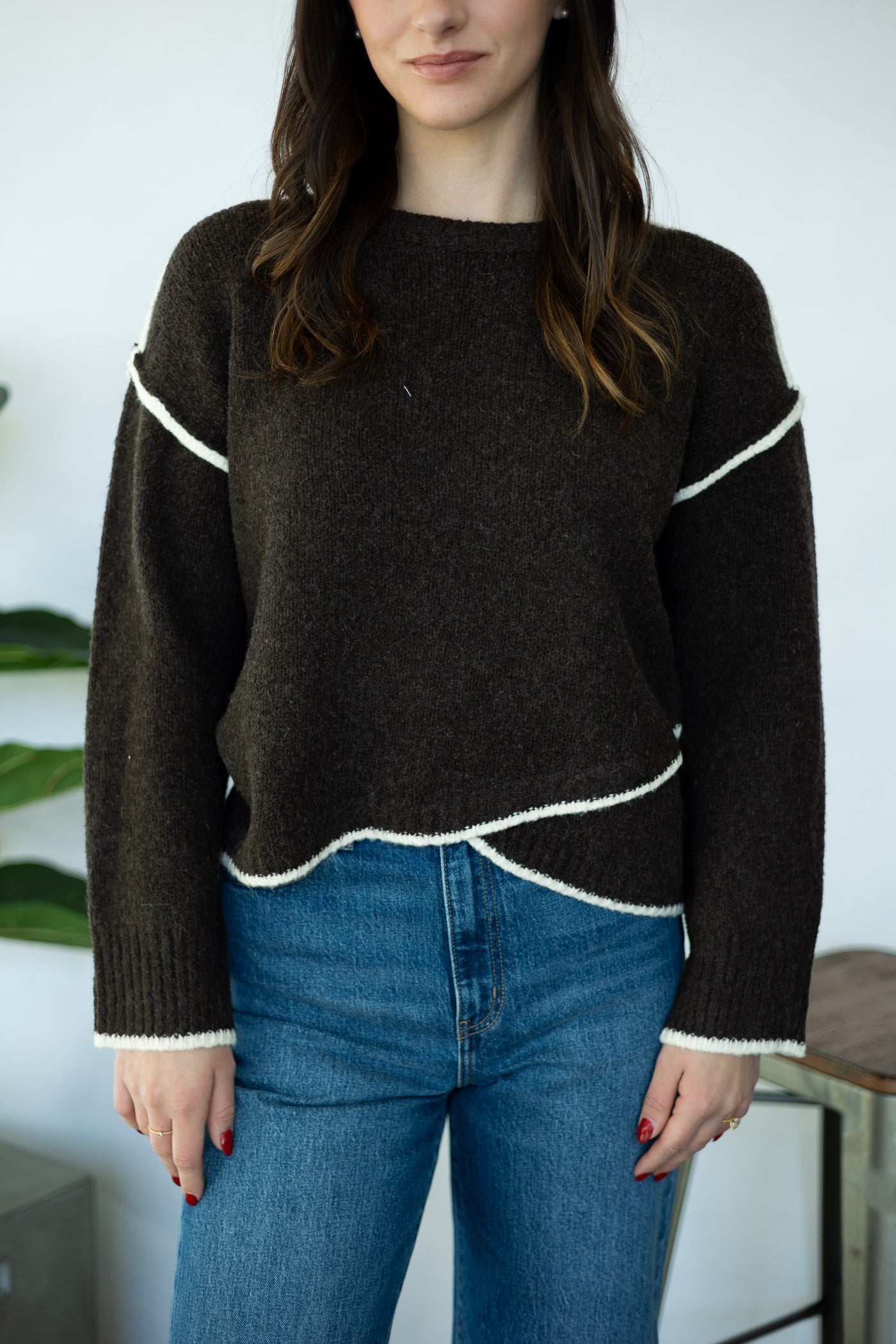 Brown sweater with seam contrast