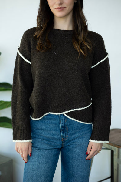 Brown sweater with seam contrast