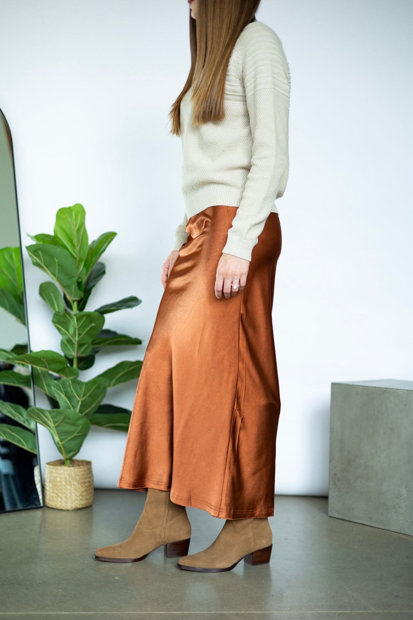 Mermaid fit satin skirt 