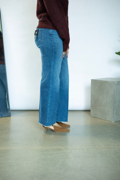 Anessa W/ Raw Hem