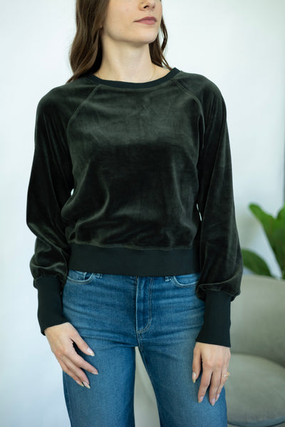 Cozy dark green pullover for women