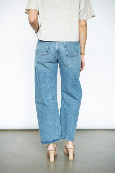 Women's subtle barrel jean