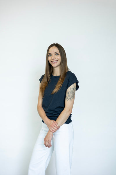 Navy blue tee with side ruching