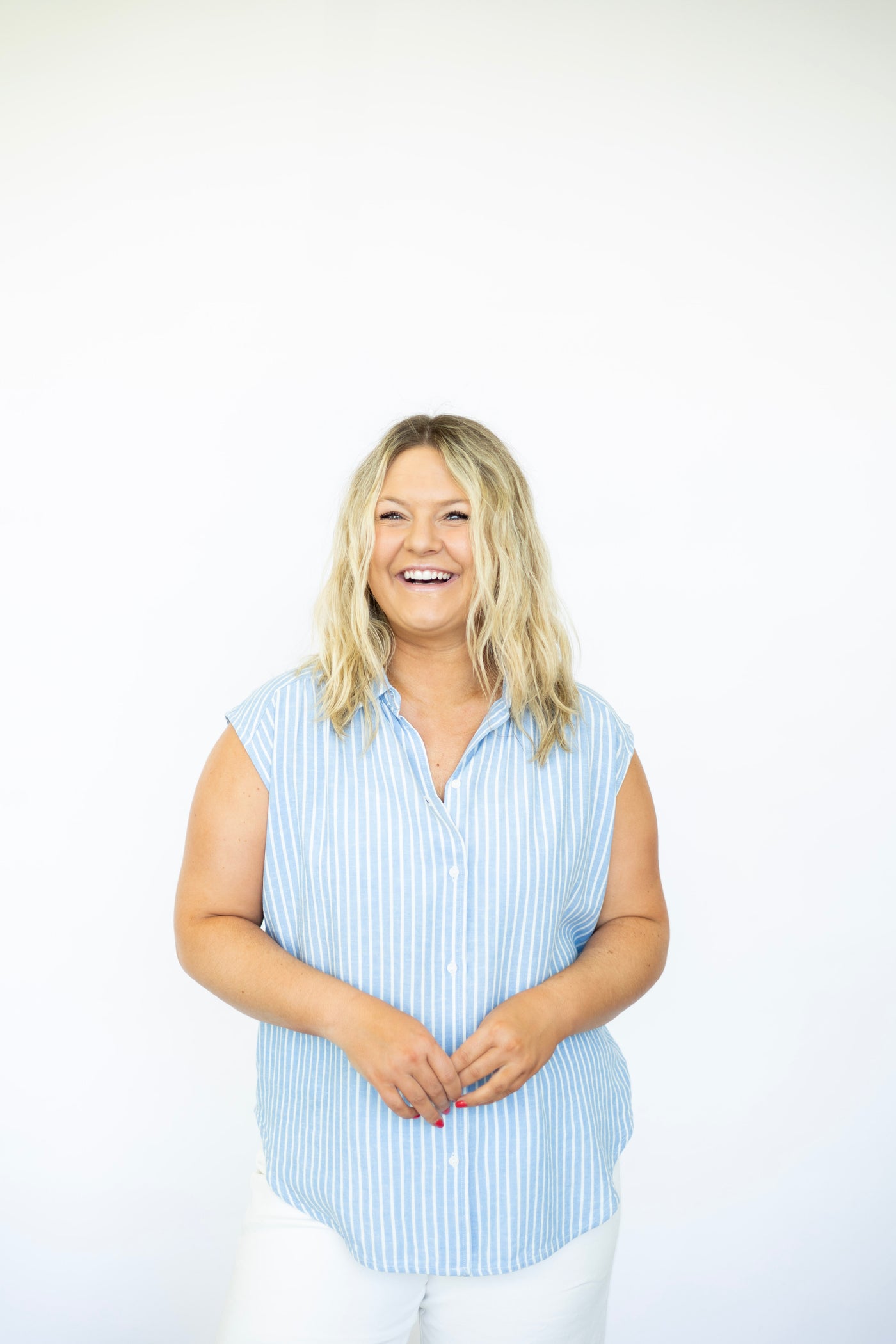 Women's sleeveless linen button down