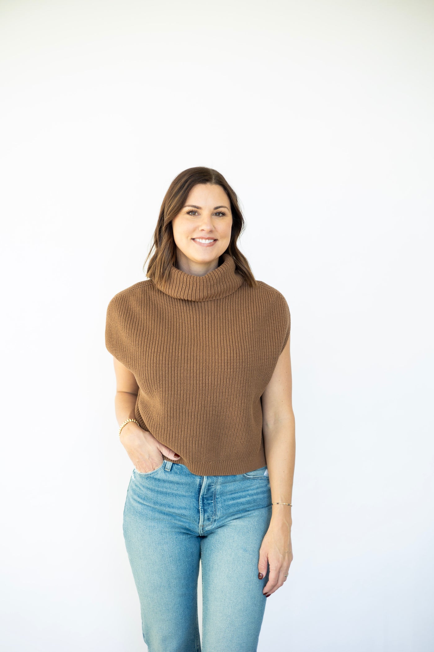 Madison Sleeveless Pullover