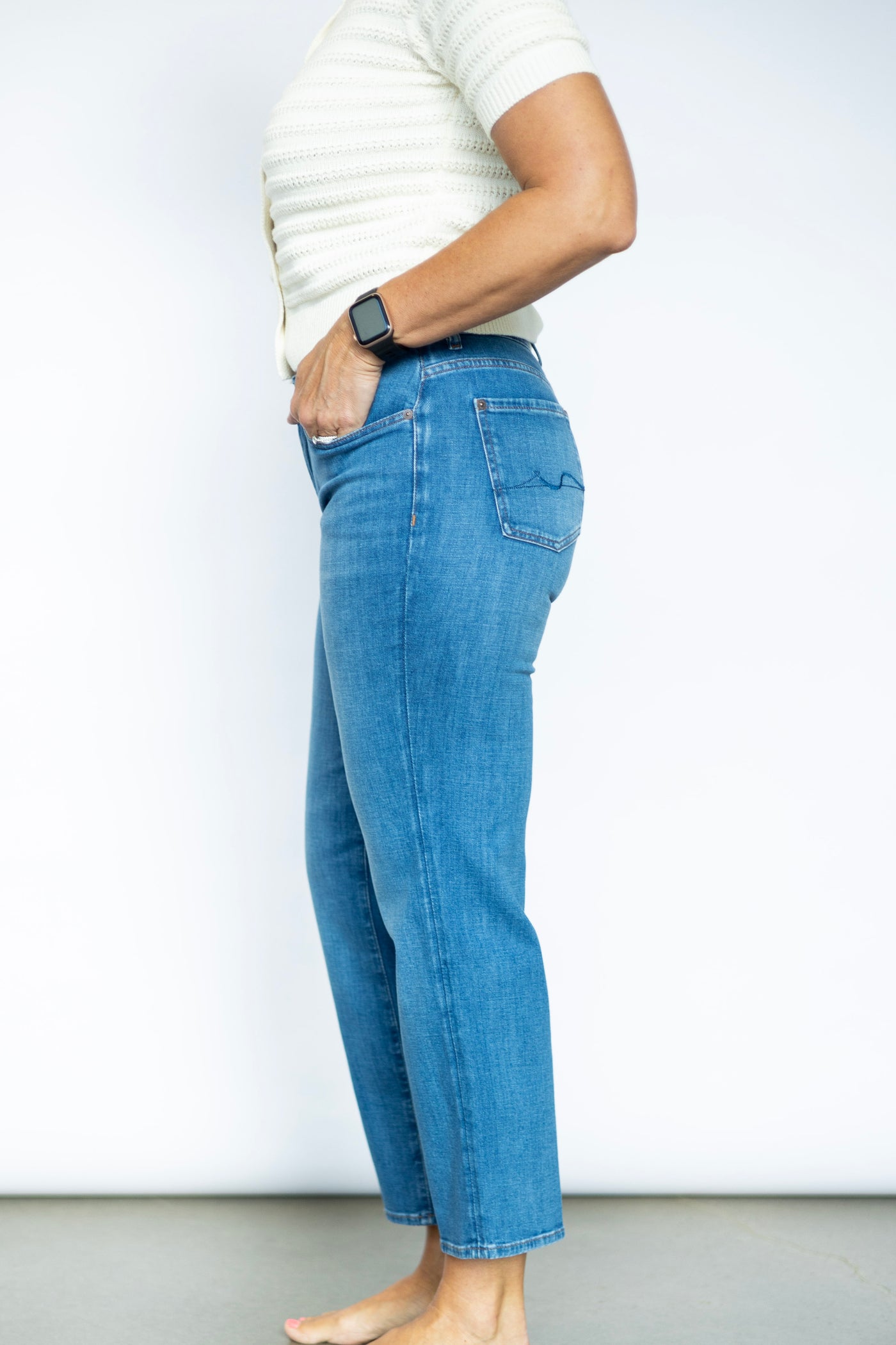 Stretchy, women's straight leg jeans