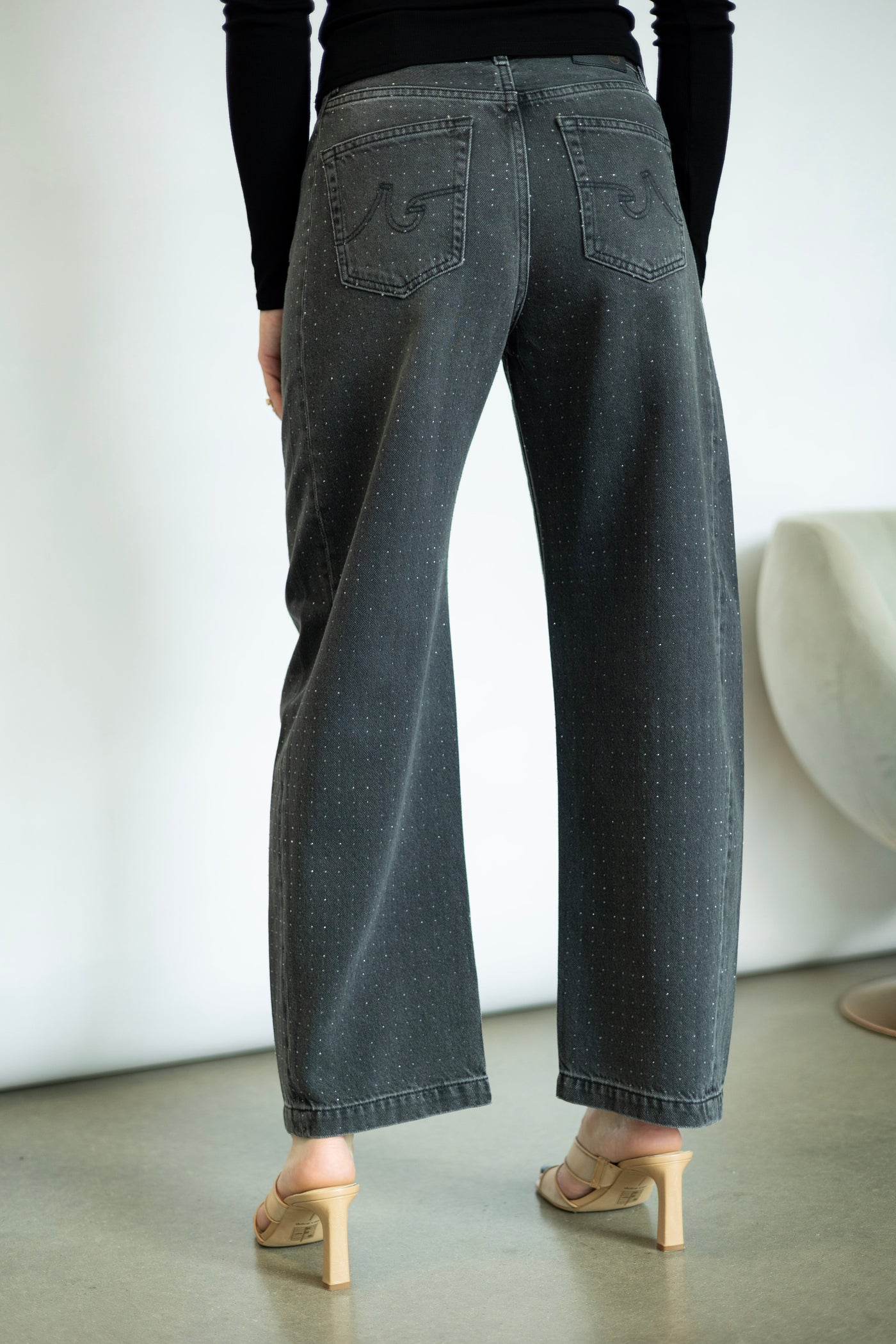 Black barrel jeans with rhinestones