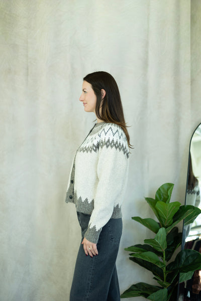 Knitted cardigan with cozy pattern