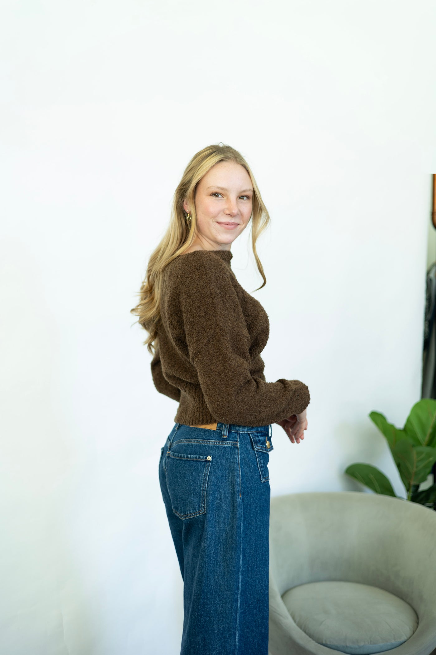 Boat neck brown sweater 