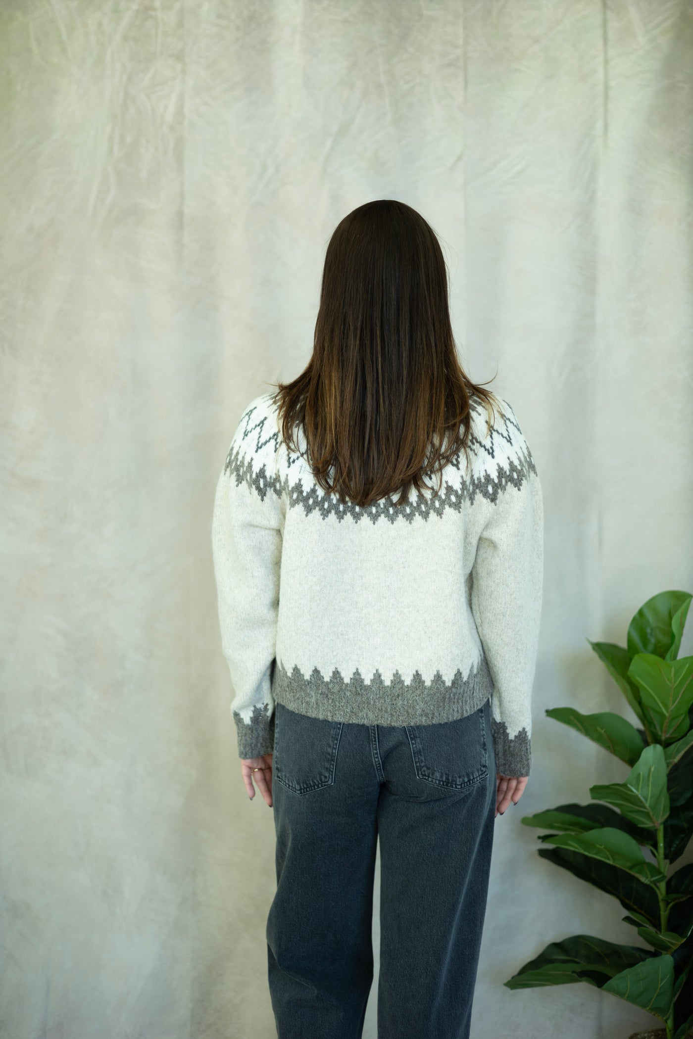 Knitted cardigan with cozy pattern