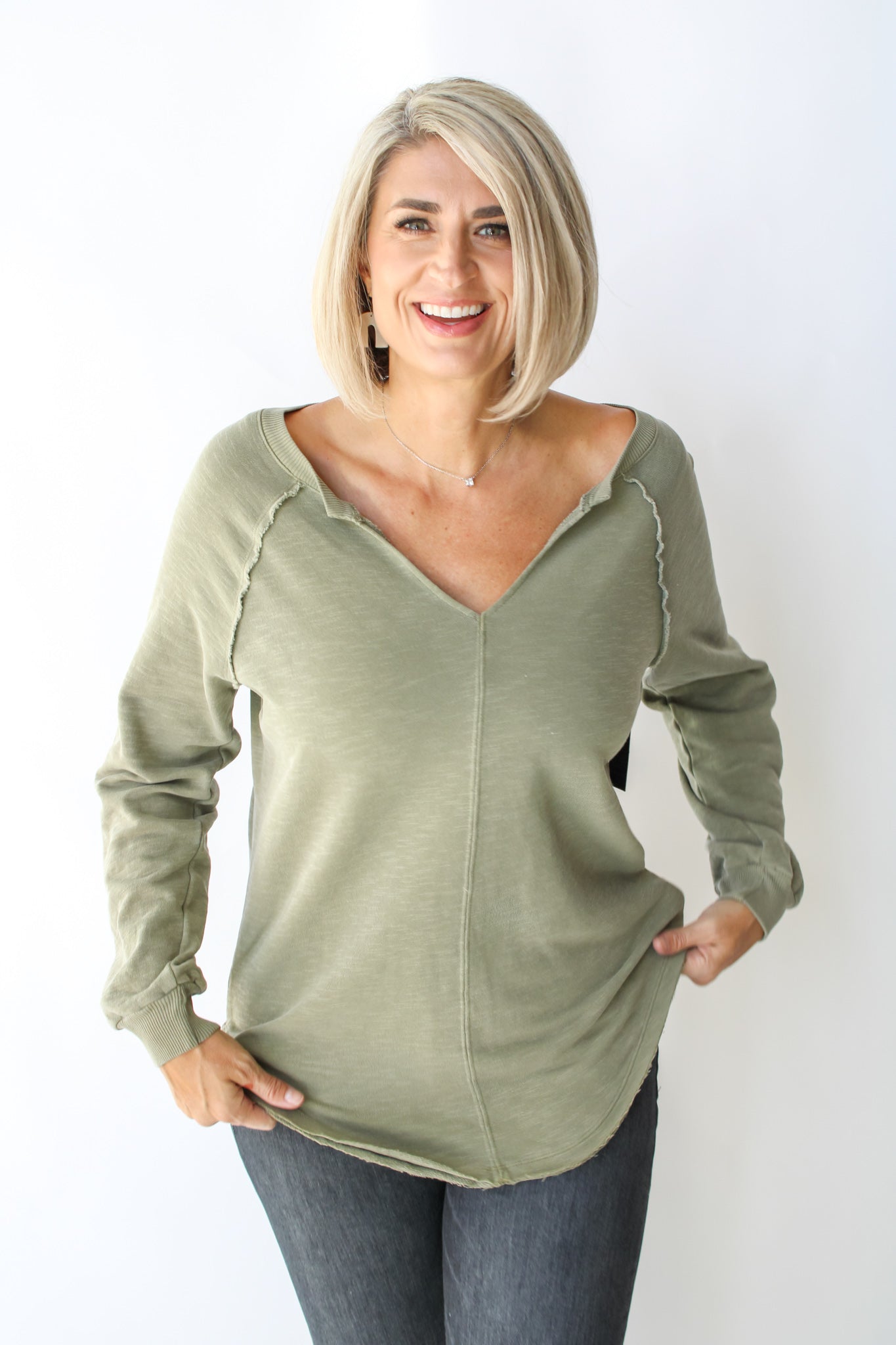 Raw Edge Rounded Hem Knit Top