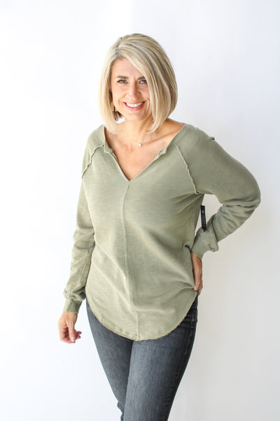 Raw Edge Rounded Hem Knit Top