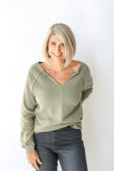 Raw Edge Rounded Hem Knit Top