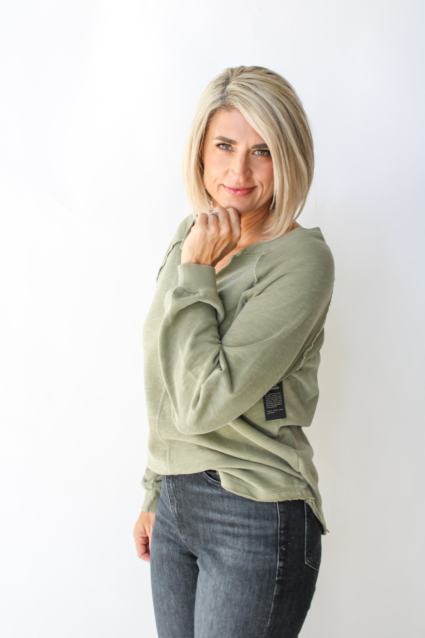 Raw Edge Rounded Hem Knit Top