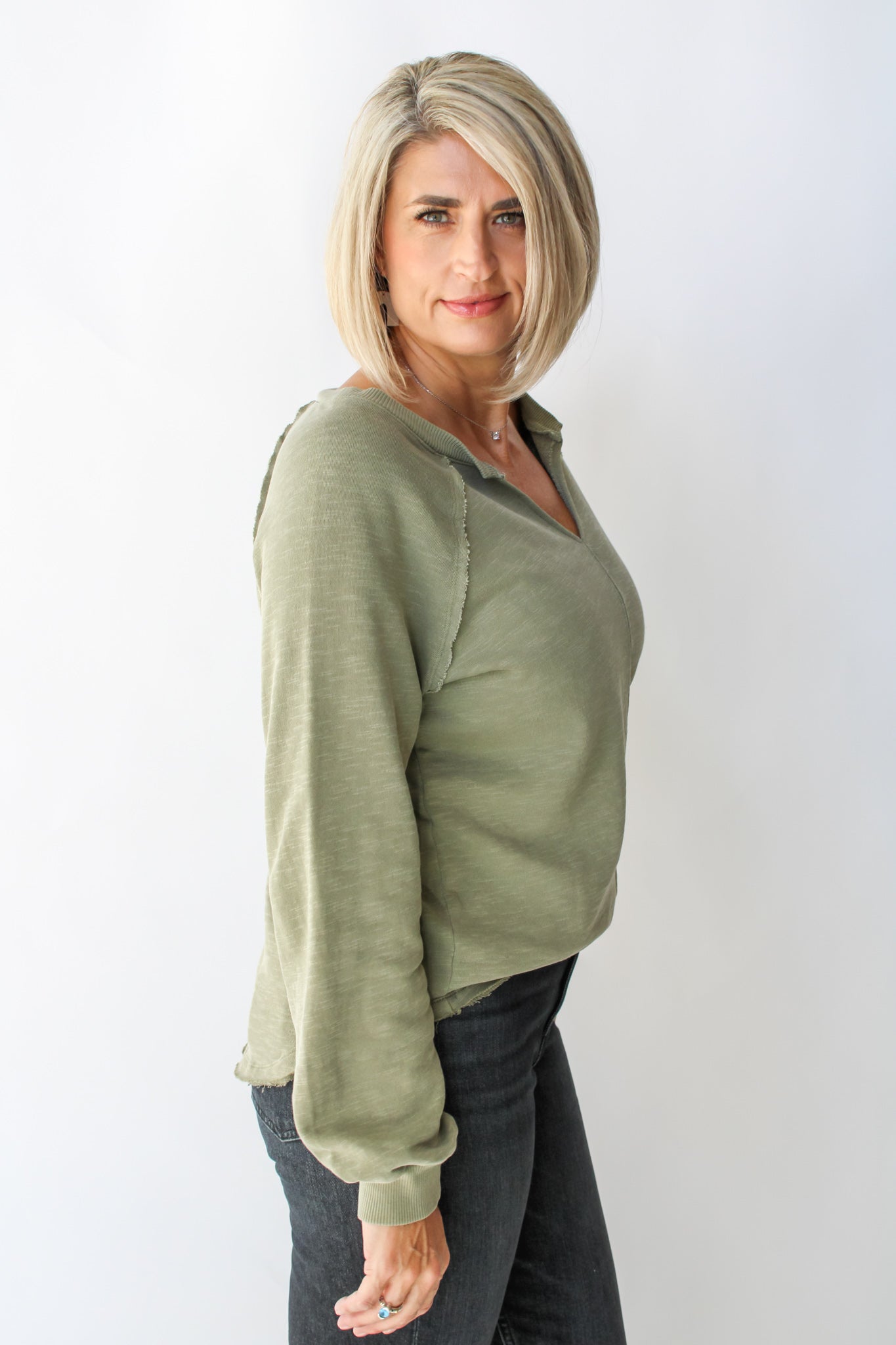 Raw Edge Rounded Hem Knit Top